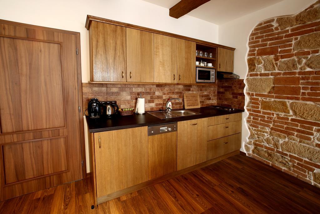 Apartments & Suites Zluta Hruska Plzen Bagian luar foto