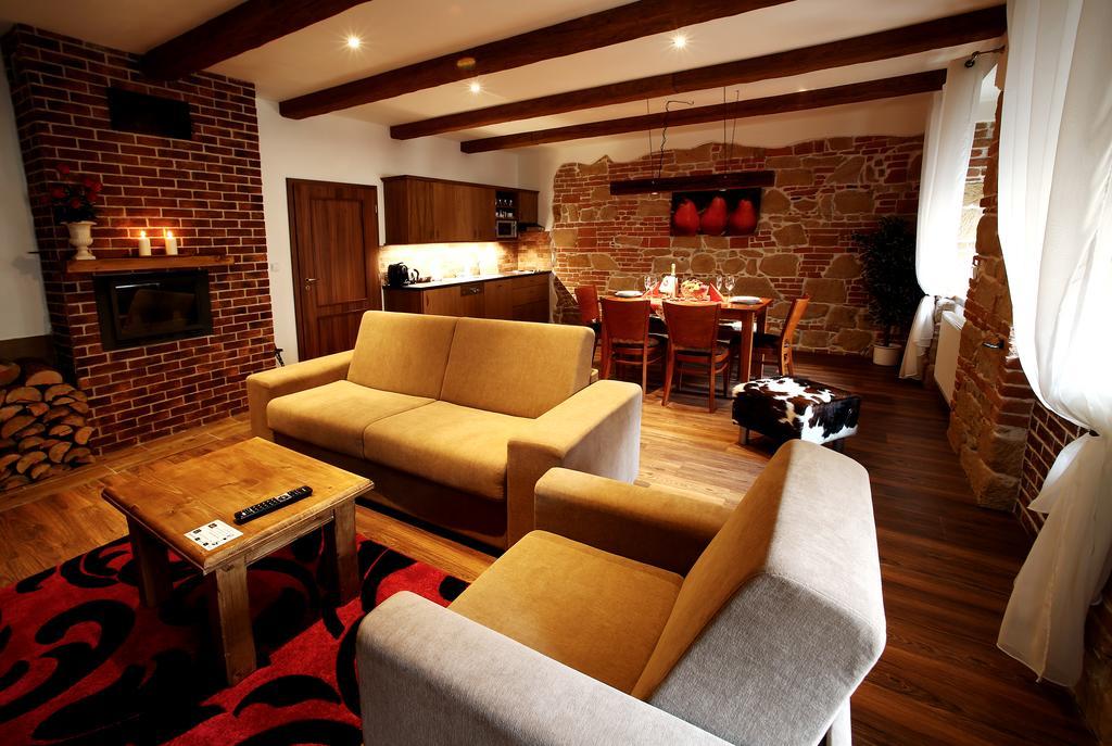 Apartments & Suites Zluta Hruska Plzen Bagian luar foto