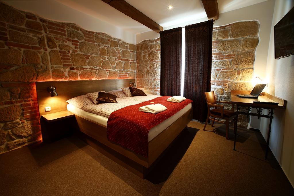 Apartments & Suites Zluta Hruska Plzen Bagian luar foto