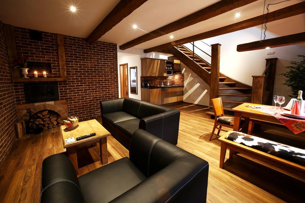 Apartments & Suites Zluta Hruska Plzen Bagian luar foto