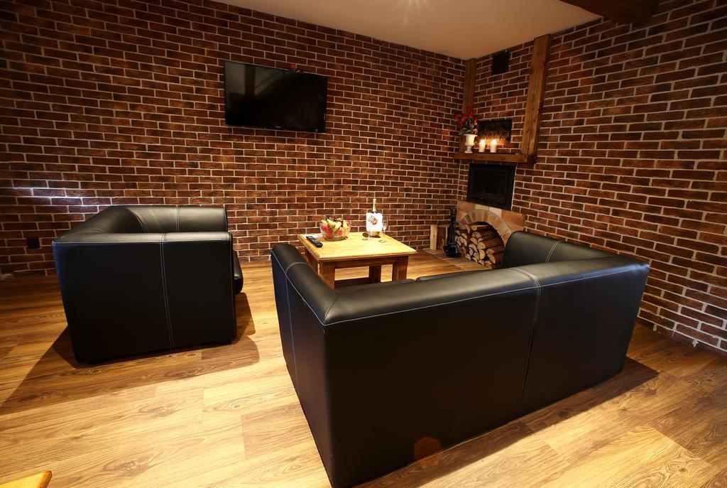 Apartments & Suites Zluta Hruska Plzen Bagian luar foto