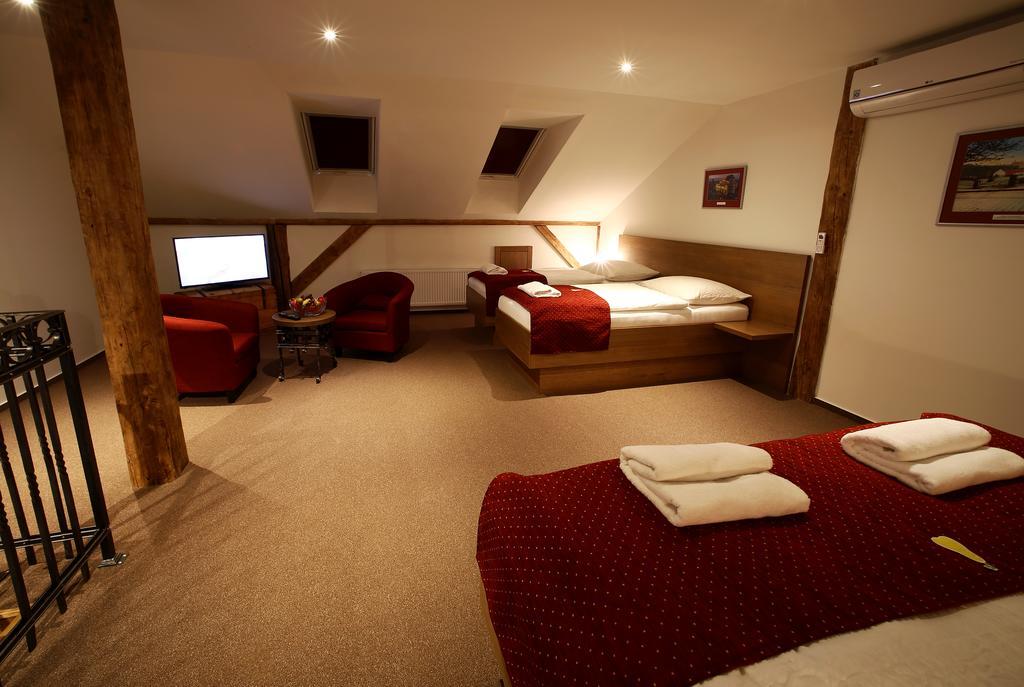 Apartments & Suites Zluta Hruska Plzen Bagian luar foto