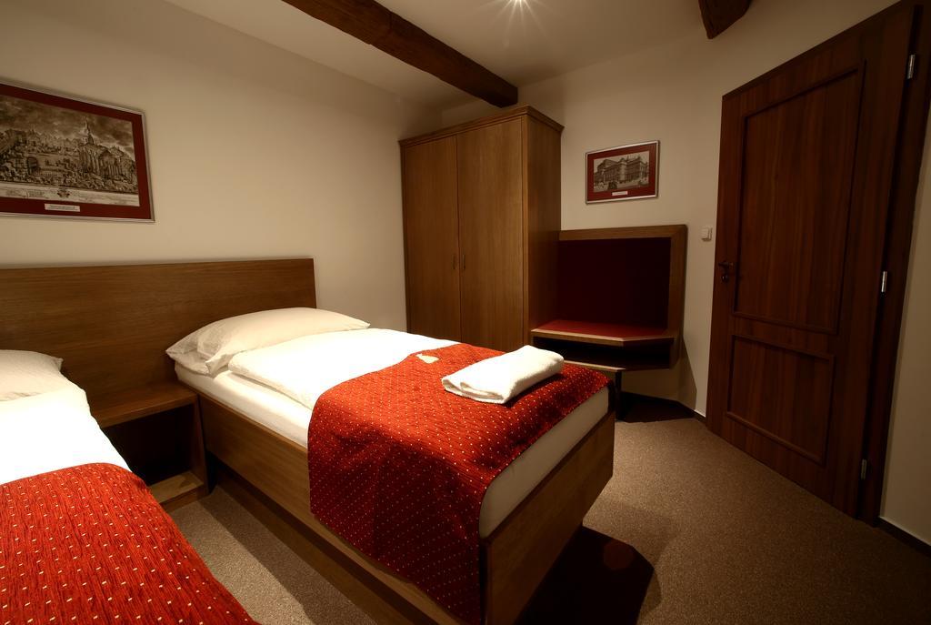 Apartments & Suites Zluta Hruska Plzen Bagian luar foto
