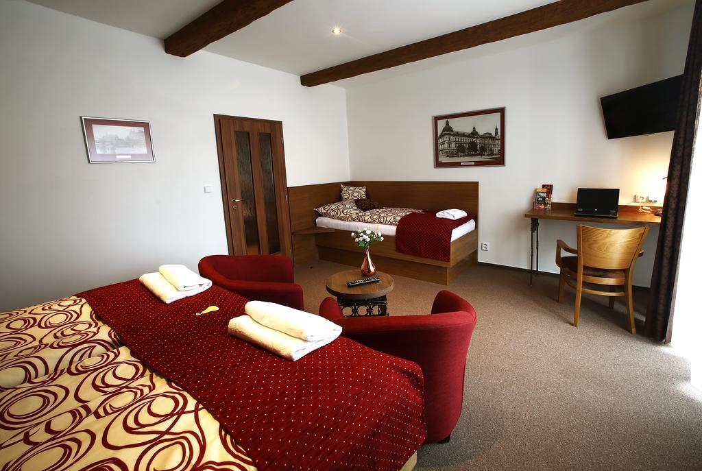 Apartments & Suites Zluta Hruska Plzen Bagian luar foto