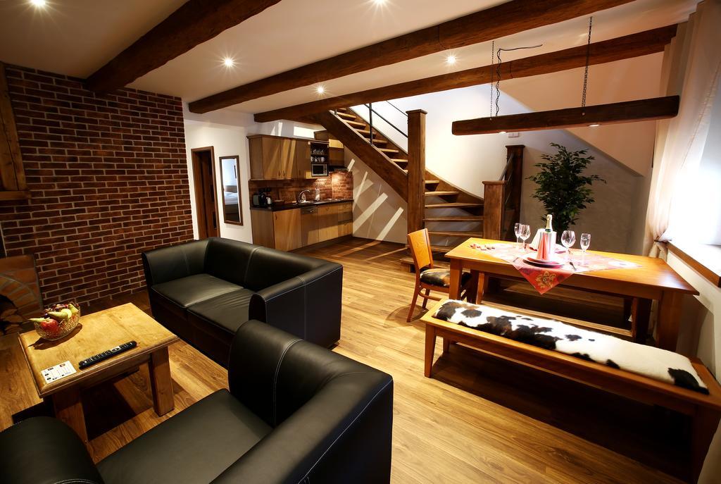 Apartments & Suites Zluta Hruska Plzen Bagian luar foto